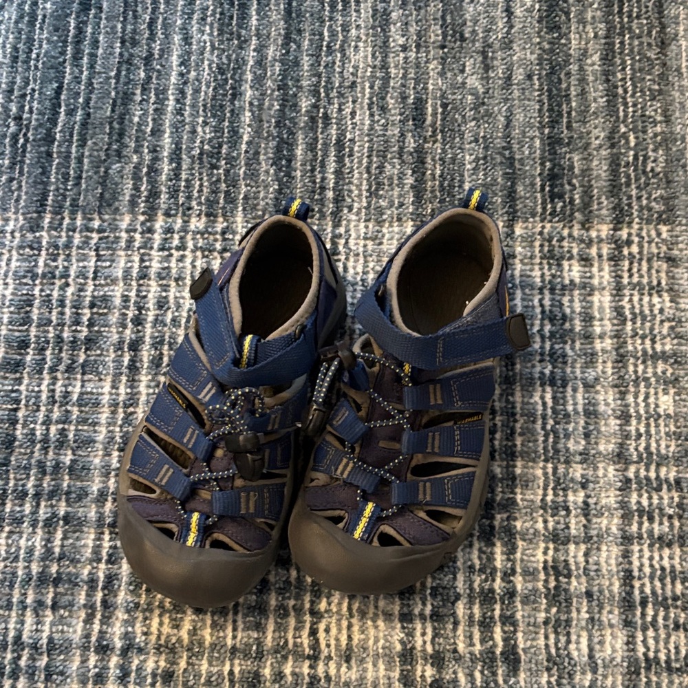 Kids Keen Closed-Toe Sport Sandals - Navy Blue and Gray size 13US